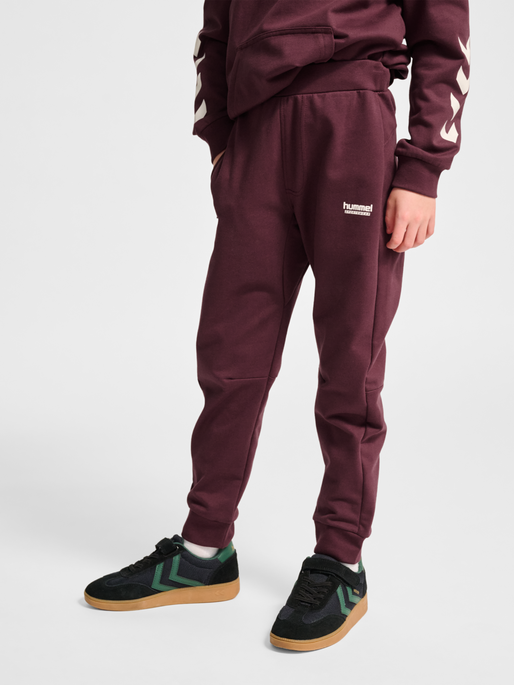 hmlJR REGULAR ADJ WAIST PANTS, VINEYARD WINE, model