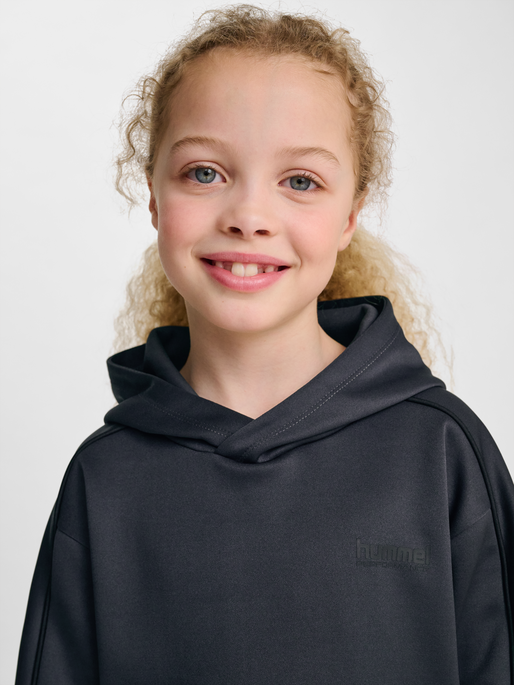 hmlJR INTERLOCK HOODIE, EBONY, model