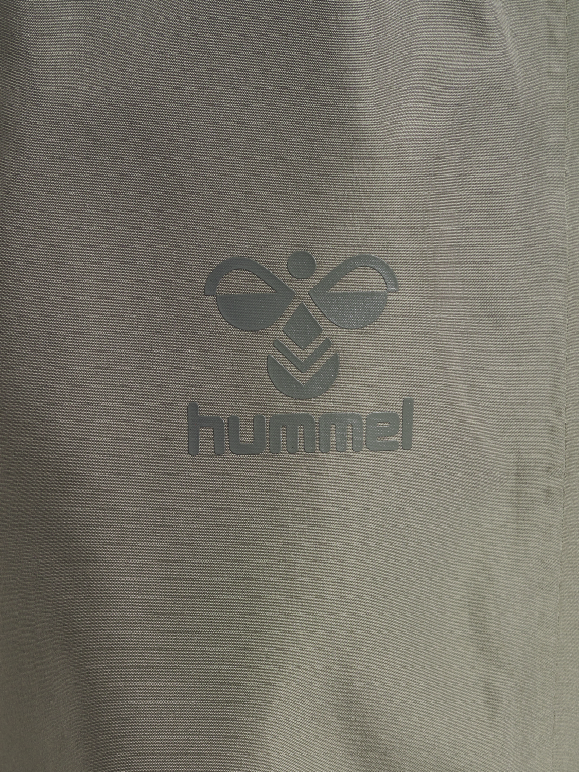 hmlNESSIE RAINSUIT, VETIVER, packshot