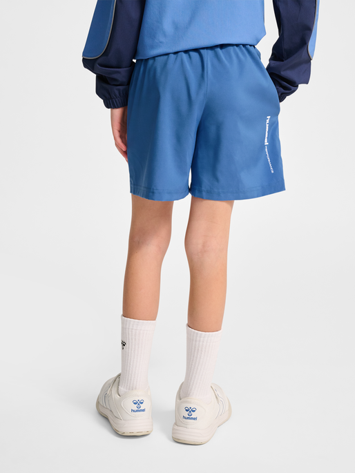 hmlJR PULSE WORKOUT SHORTS, RIVERSIDE, model