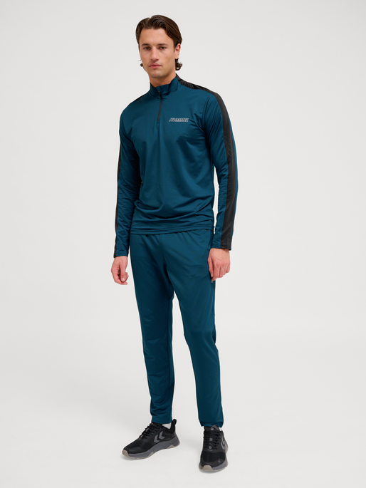 hmlTE STRENGTH TRAINING PANTS, REFLECTING POND, model