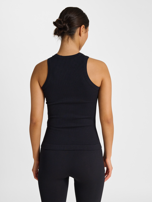 hmlPULSE SEAMLESS RIB W TANK TOP, BLACK, model