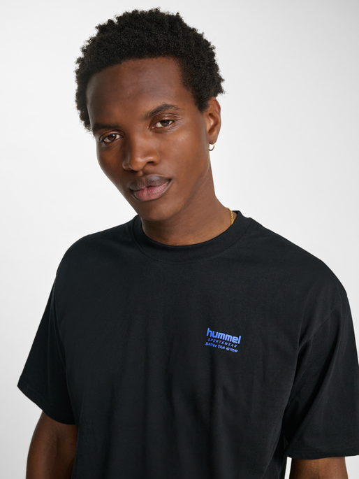 hmlLOOSE T-SHIRT S/S HSW FOOTBALL, BLACK, model