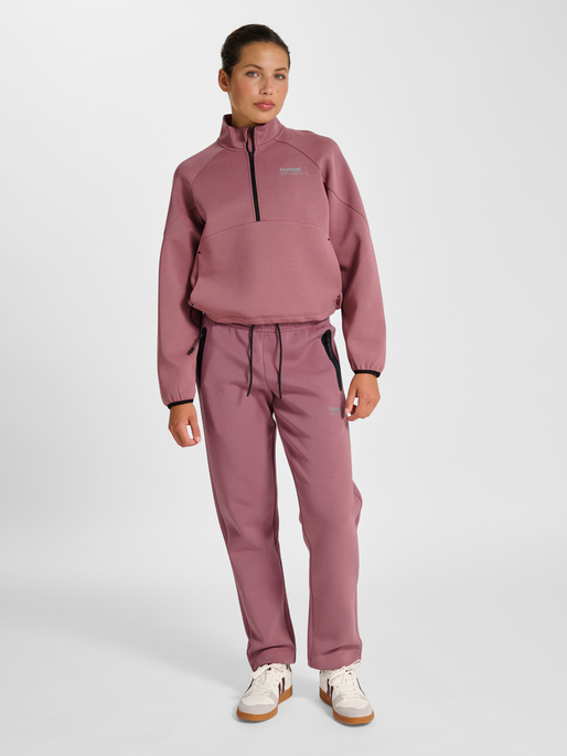 hmlTECH FLEECE WOMEN BOXY HALF ZIP, WISTFUL MAUVE, model