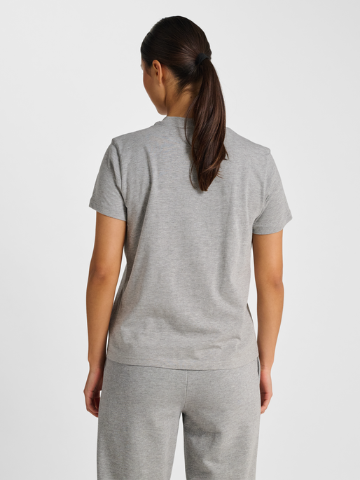 hmlPULSE W T-SHIRT, GREY MELANGE, model