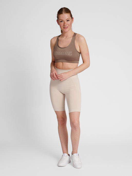 hmlTIF SEAMLESS CYLING SHORTS, CHATEAU GRAY, model