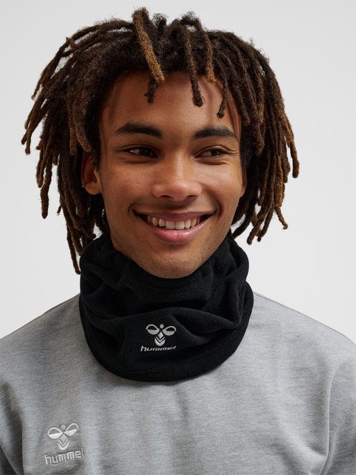 hmlFLEECE NECK TUBE, BLACK, model
