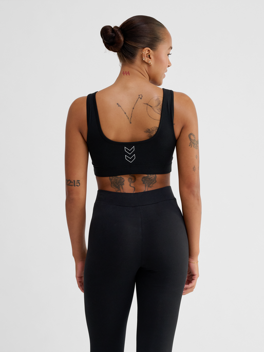 hmlELEMENTAL COTTON SPORTS TOP, BLACK, model