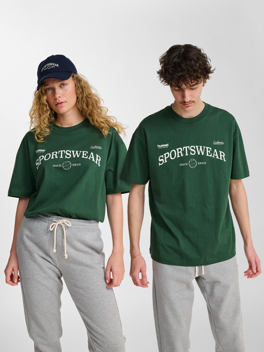 hmlLOOSE TEE S/S CLUB SPORTSWEAR, DARK GREEN, model