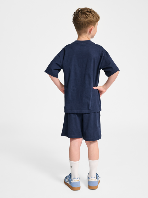 hmlJR LOOSE SET HS GRAPHIC, DRESS BLUES, model