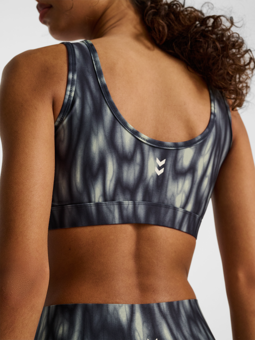 hmlHIIT AOP INTENSITY BRA, SEAGRASS, model