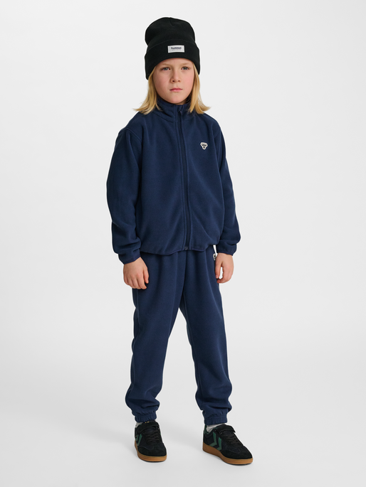 hmlJR FLEECE PANTS BEE, DRESS BLUES, model