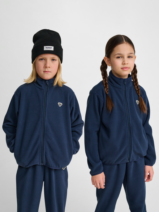 hmlJR FLEECE ZIP JACKET BEE, DRESS BLUES, model