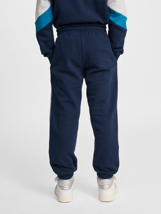 hmlJR LOOSE SWEATPANT PIPING, DRESS BLUES, model