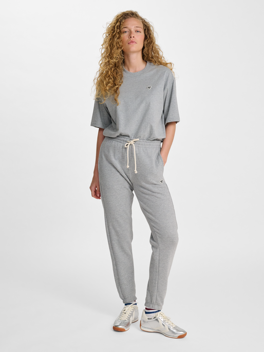 hmlLOOSE SWEATPANT BEE, GREY MELANGE, model