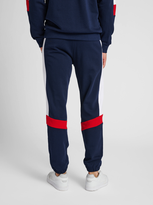 hmlIC CLAUDE REGULAR PANTS, 7666, model