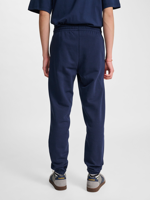 hmlLOOSE SWEATPANT BEE, DRESS BLUES, model
