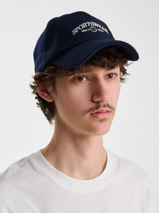hmlBASEBALL CAP SW, DRESS BLUES, model