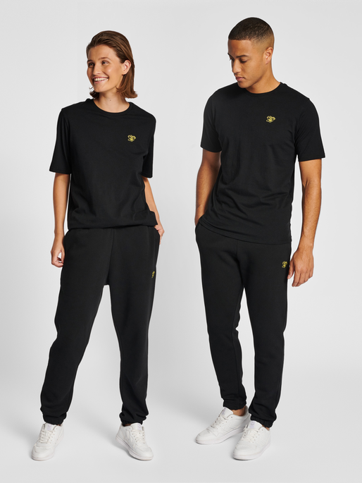 hmlAMNESTY SWEATPANTS, 2001, model