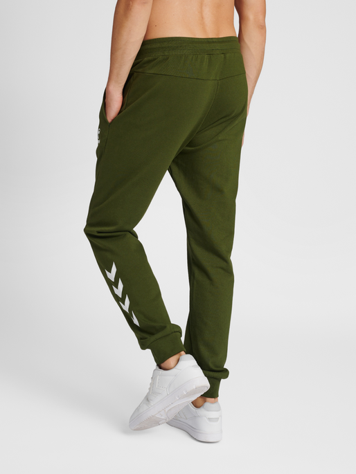 hmlISAM 2.0 REGULAR PANTS, 6219, model