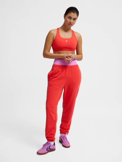 hmlPULSE W SWEAT PANTS, HIBISCUS, model