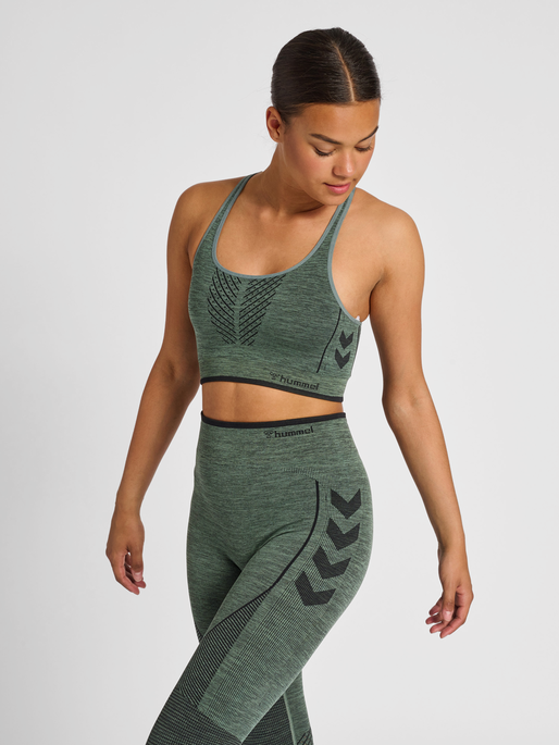 hmlMT ALY SEAMLESSS SPORTS TOP, NORTH ATLANTIC/BLACK MELANGE, model