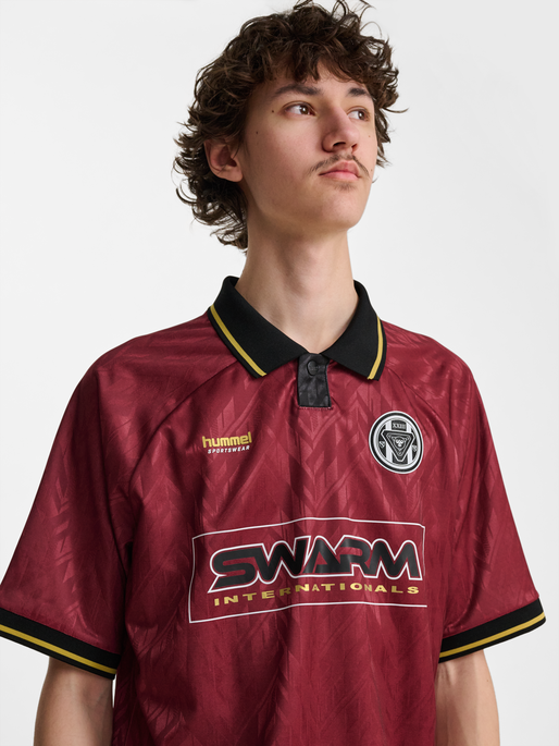 hmlLOOSE BAY SOCCER JERSEY S/S, SYRAH, model