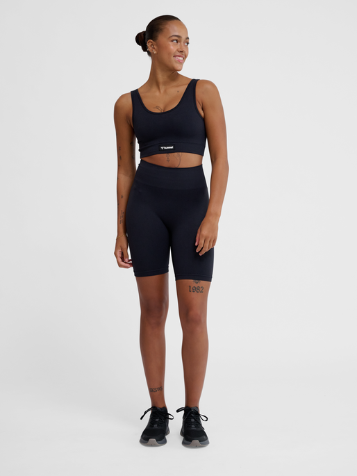 hmlALIVE SEAMLESS BRA, BLACK, model