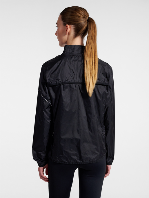 nwlPACKABLE TRAIL W JACKET, BLACK, model