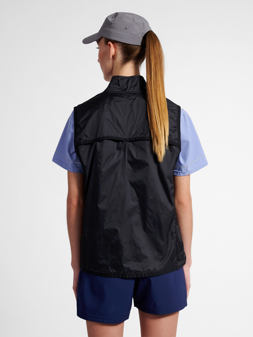 nwlPACKABLE TRAIL W VEST, BLACK, model