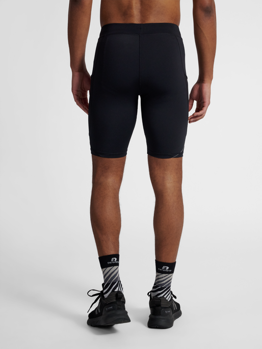nwlRACE NW POCKET SHORT TIGHTS, BLACK, model