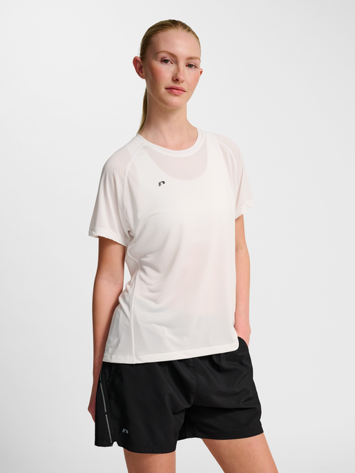 nwlBEAT W T-SHIRT, WHITE, model