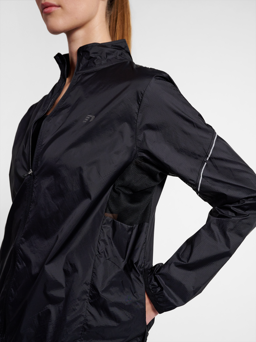 nwlPACKABLE TRAIL W JACKET, BLACK, model
