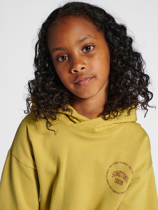 stsLUNA HOODIE, ANTIQUE GOLD, model